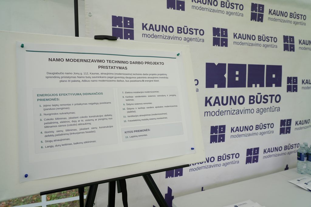 Nuo pirmųjų klausimų iki atnaujinto šilumos punkto – Atvirų durų dienoje gyventojai galėjo pamatyti, kaip renovacija atrodo realiame daugiabutyje